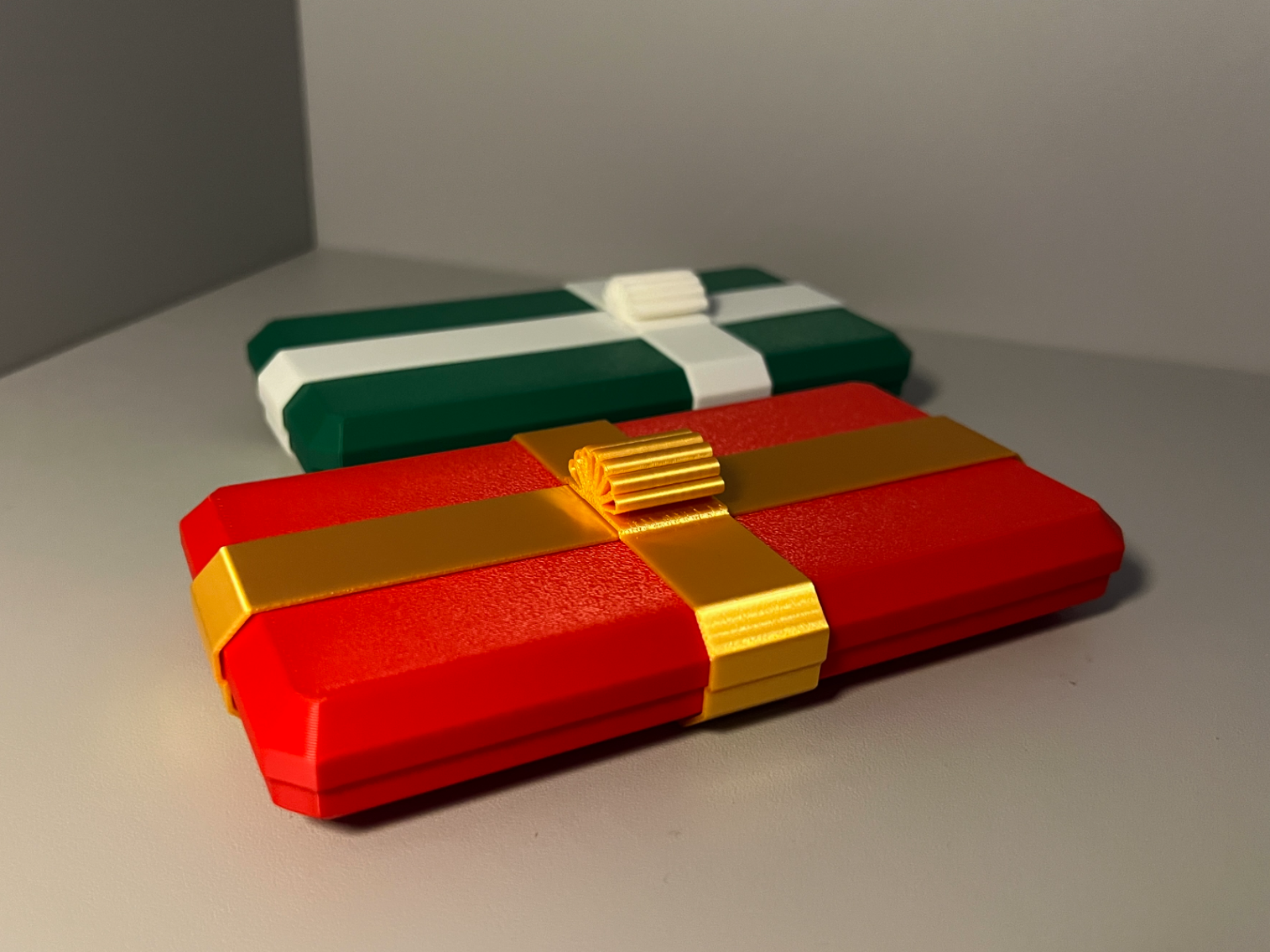 Elegant Gift Box with Modular Ribbon and Bow