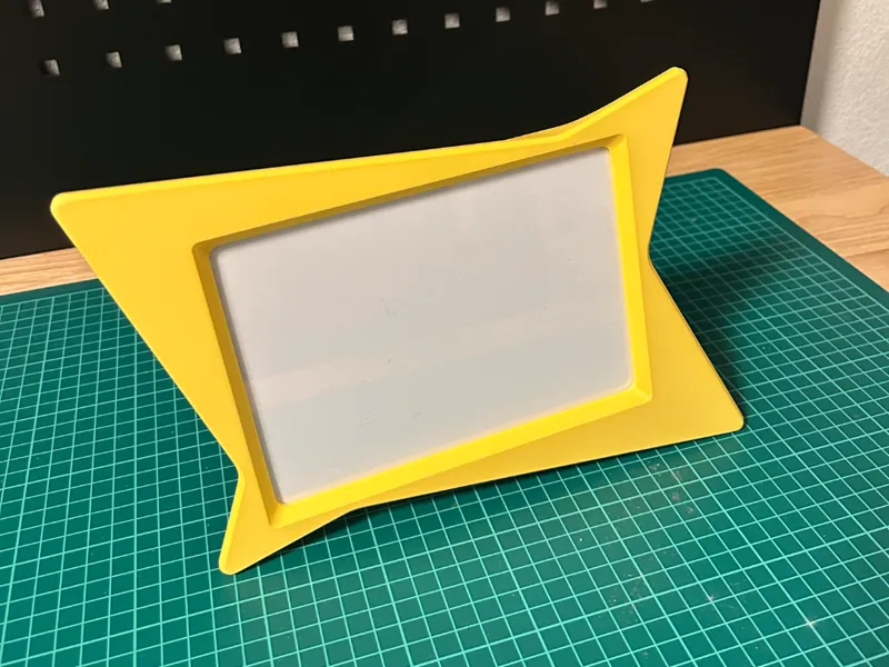 Retro Wall-Mounted Picture Frame