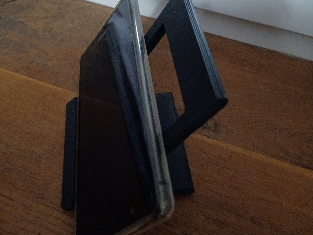 universal Smartphone Stand 3D model