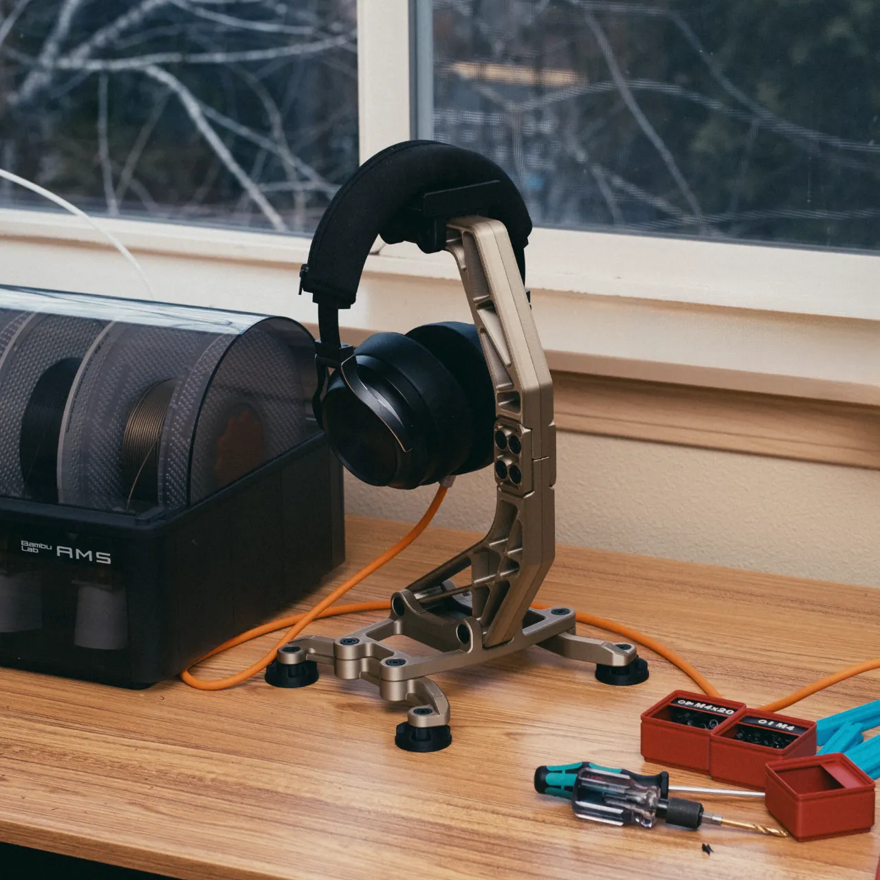 Headphone Stand - Industrial view 2