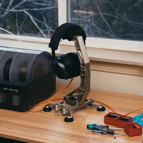 Headphone Stand - Industrial view 2
