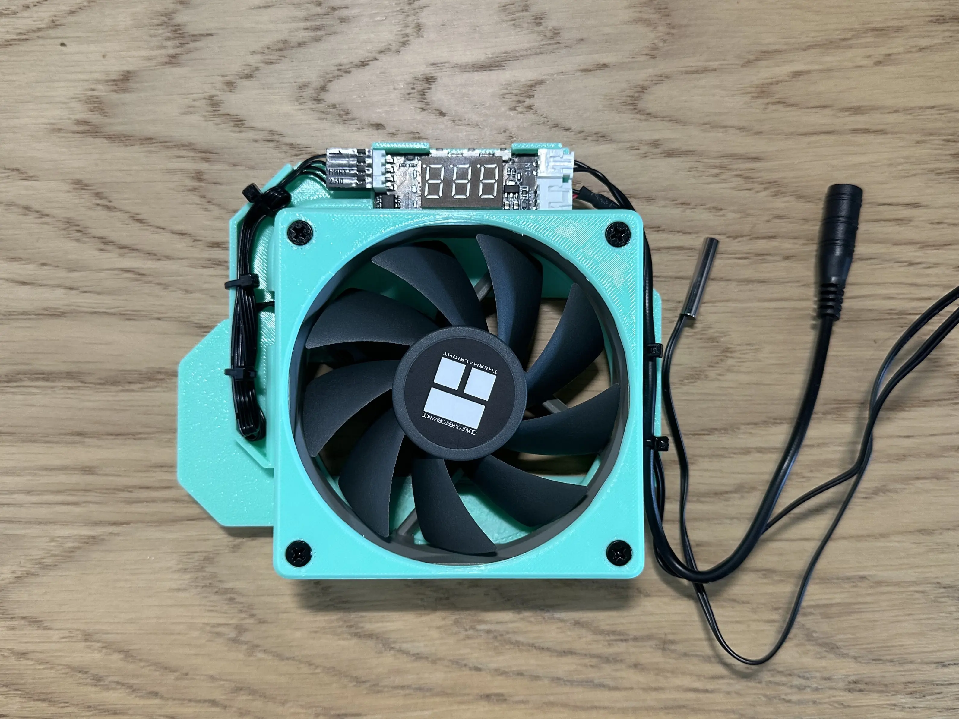 Miniatura 2 do modelo 3D 弱电箱散热解决方案，支持温控调速
