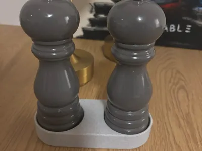 Modern salt pepper mills tray, stop spillage