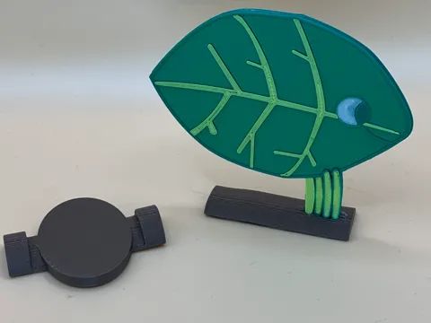 Letrero o emblema decorativo: Bluey Leaf Bug Shoulder Pal — referencia de MakerWorld