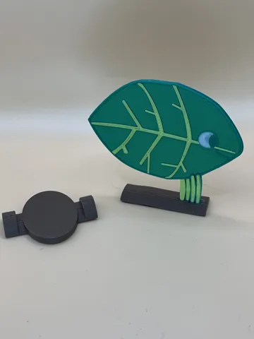 Letrero o emblema decorativo: Bluey Leaf Bug Shoulder Pal — vista de referencia 4
