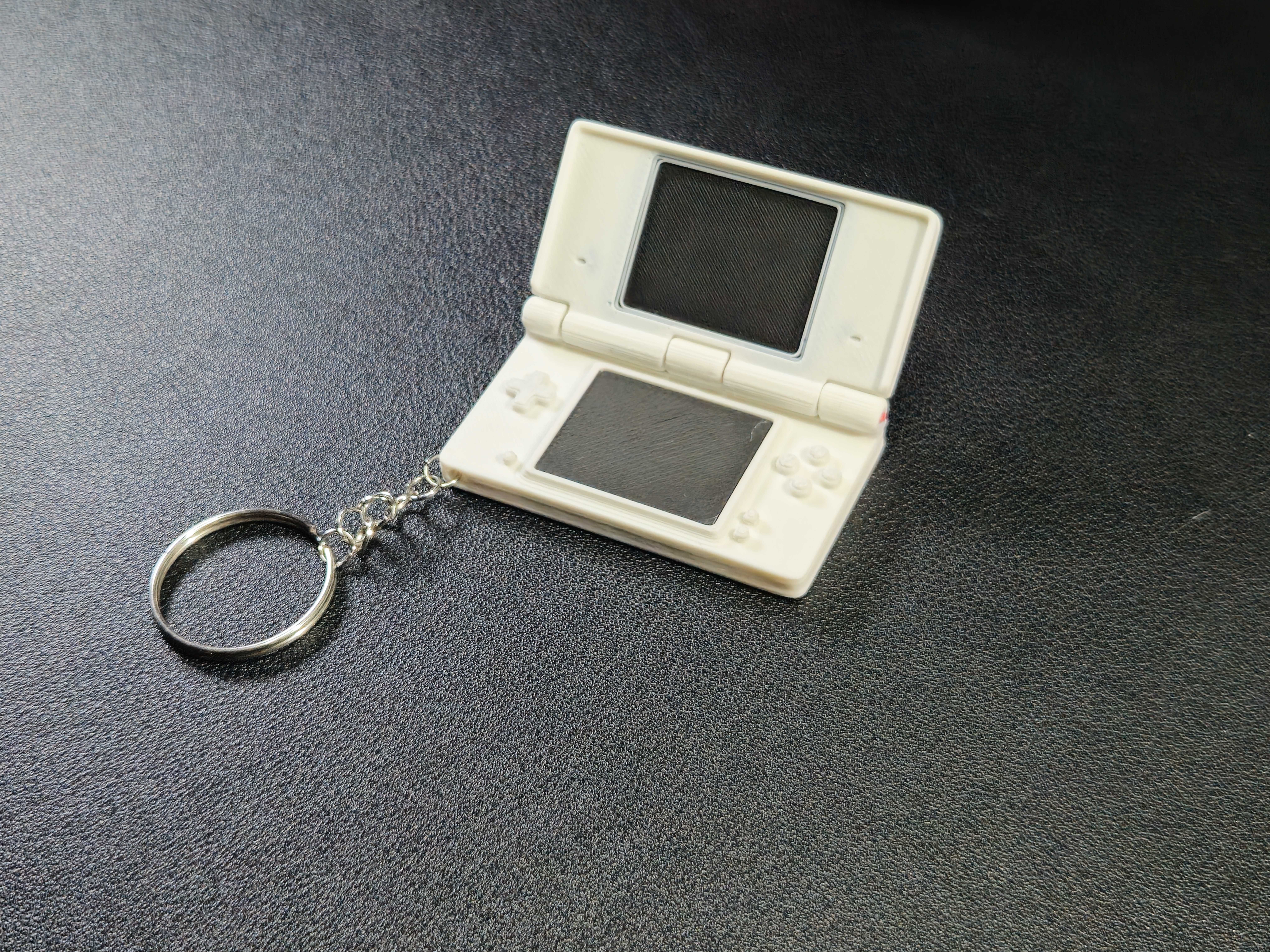 Miniatura 3 do modelo 3D Mini Retro Handheld Keychains 