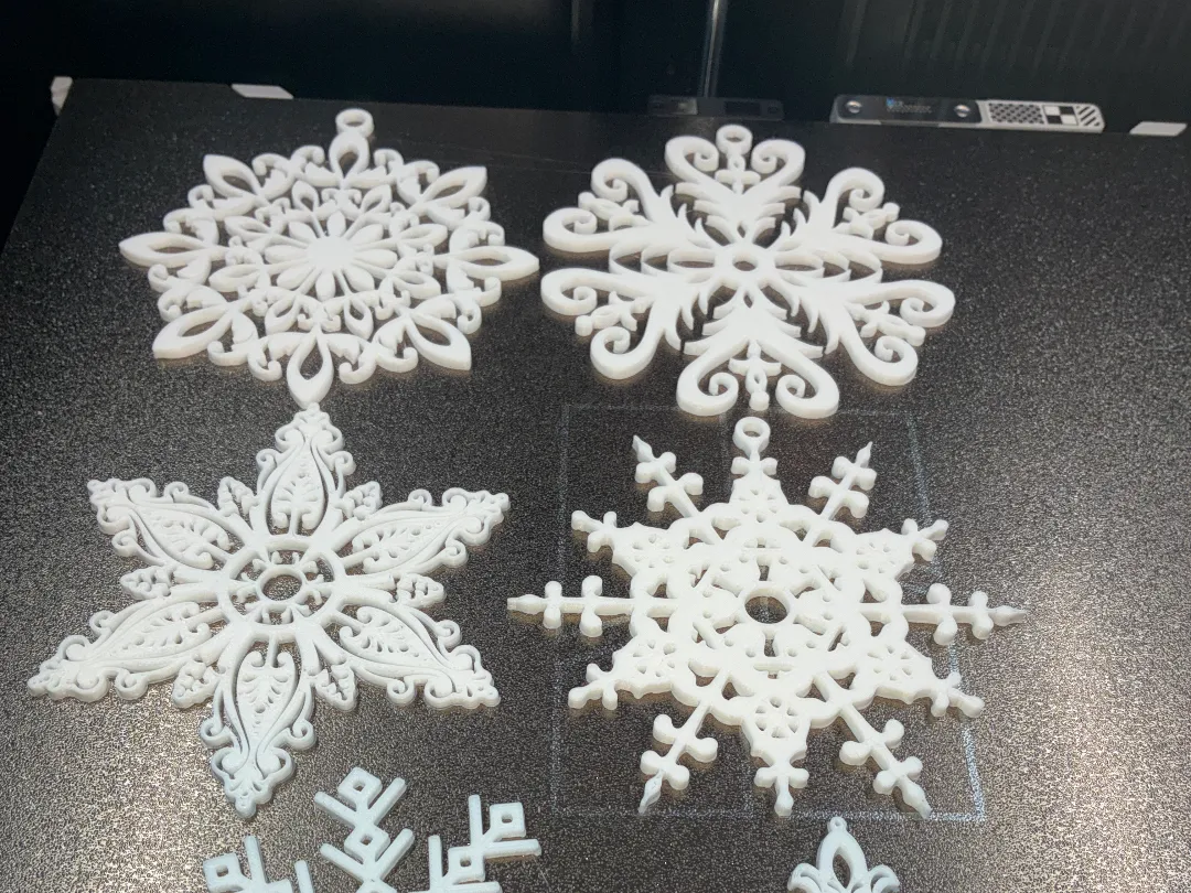 Décorations de sapin en flocons de neige