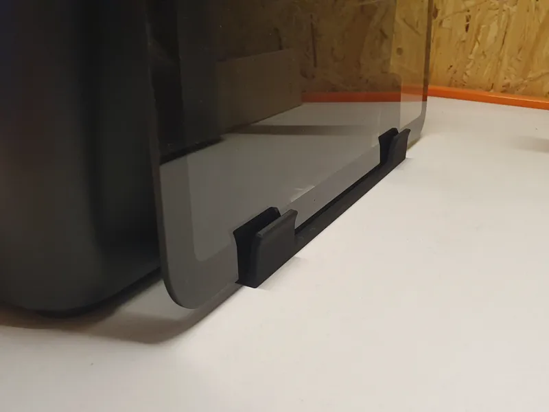 Glass lid side holder