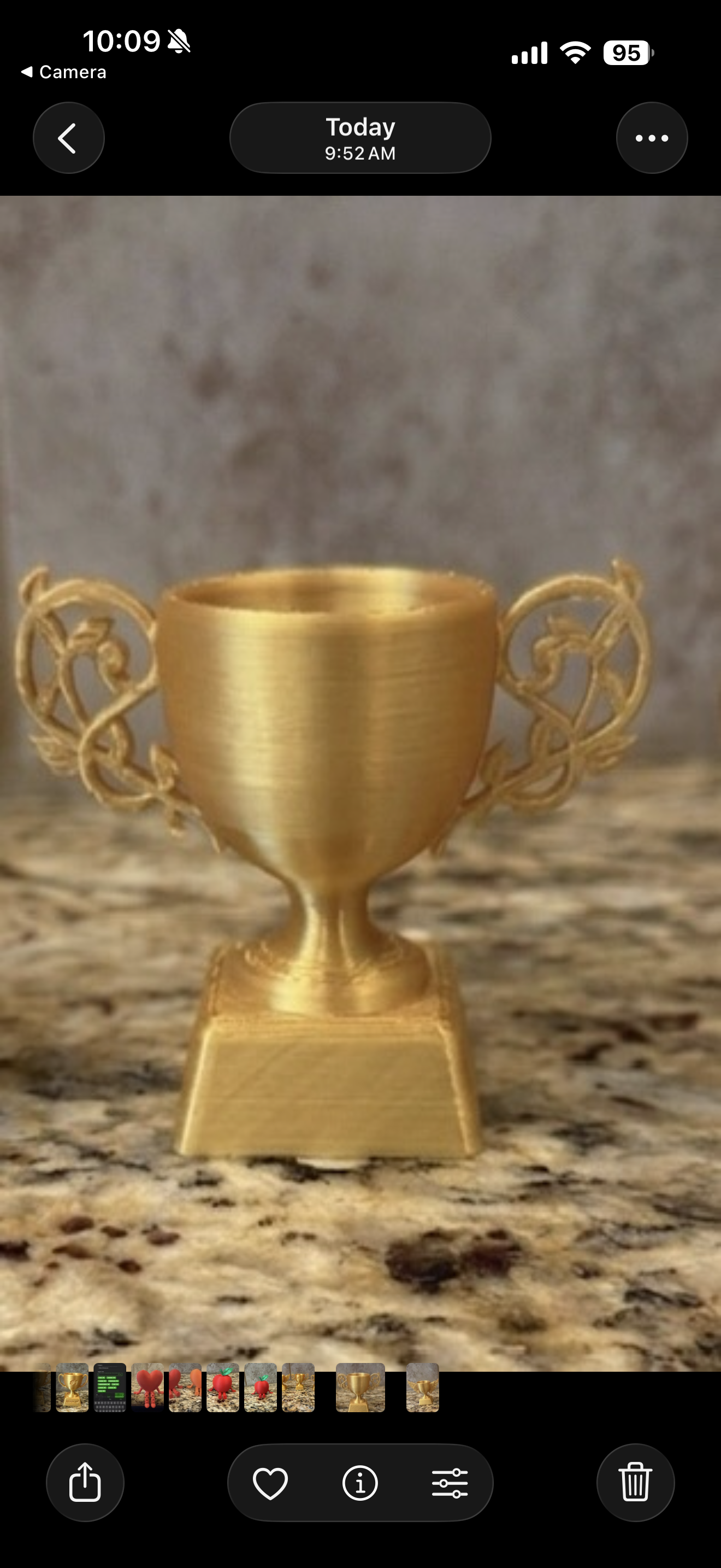 Miniatura 2 do modelo 3D customizable trophy 