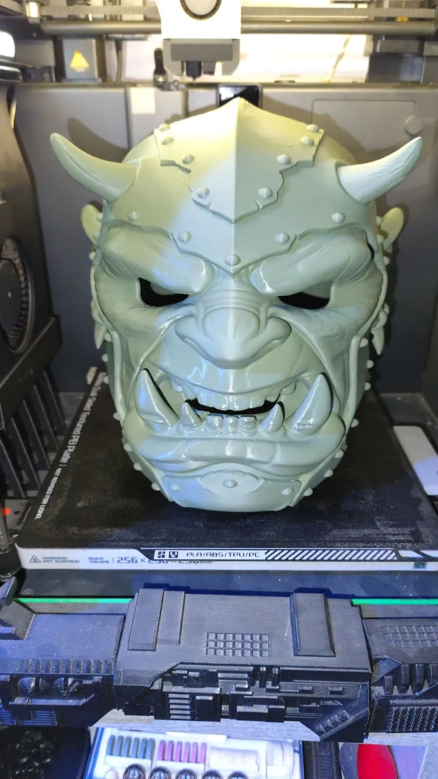 Adorno decorativo de diseño especial coleccionable de Masca del guerrero nocturno orco