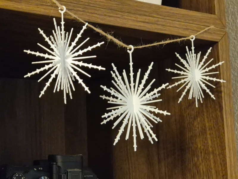 Classic retro snowflake Christmas tree decoration