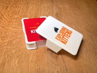 Exploding kittens box - Compact and durable