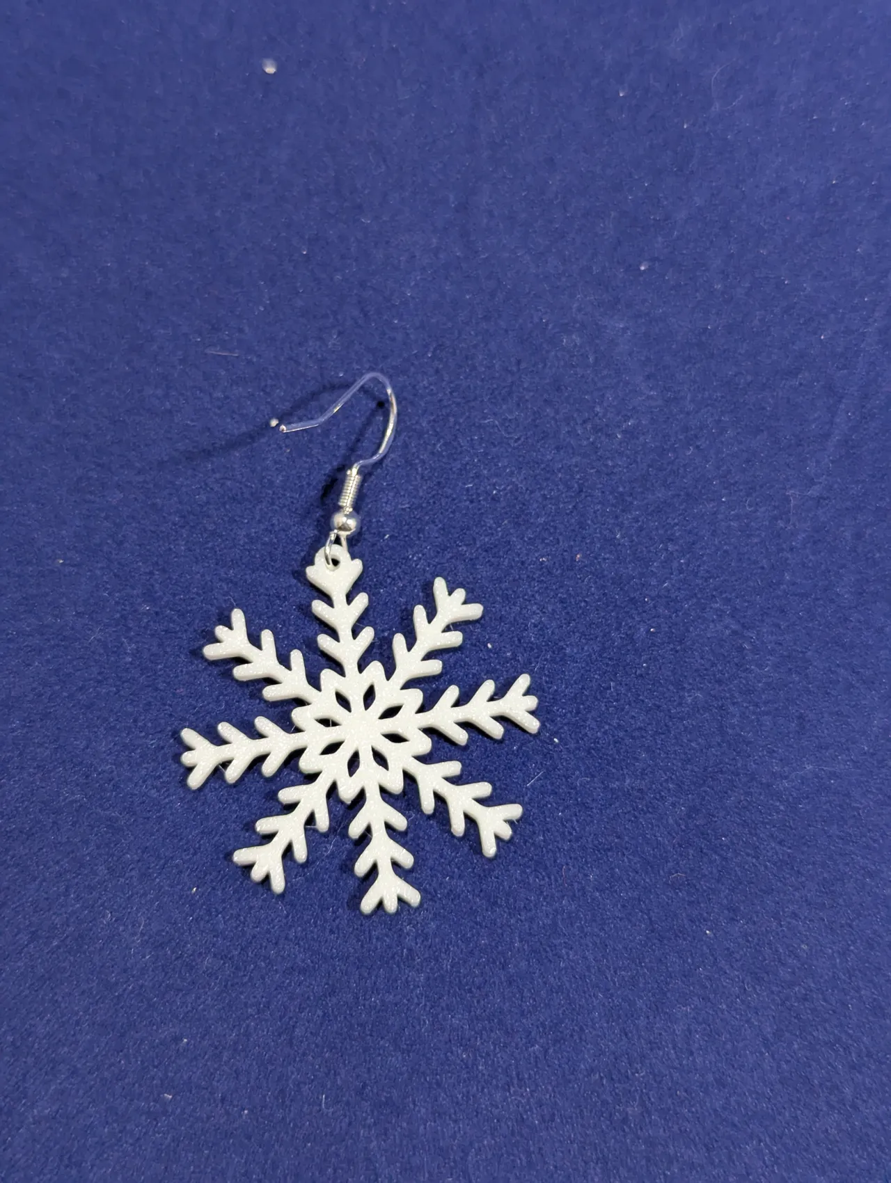 Snowflake earrings - flower center view 4