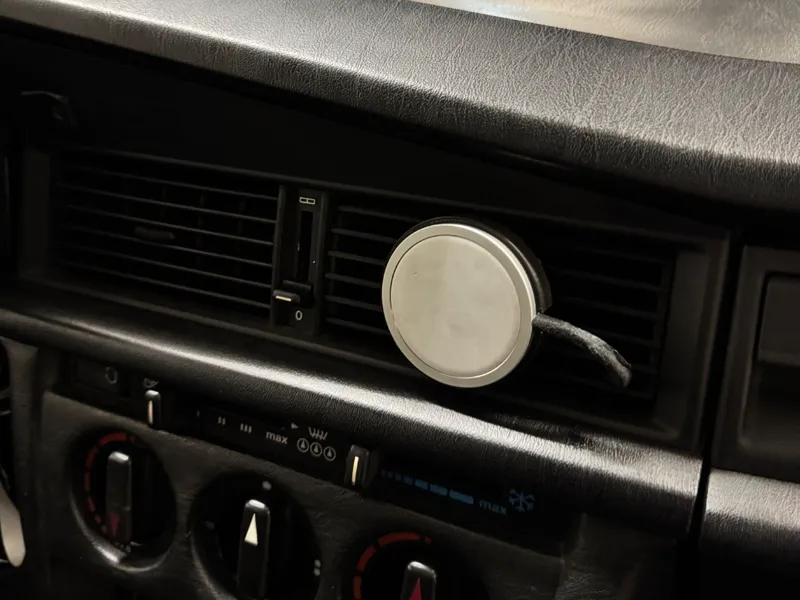 Magsafe Mercedes 190 W201 Air Vent