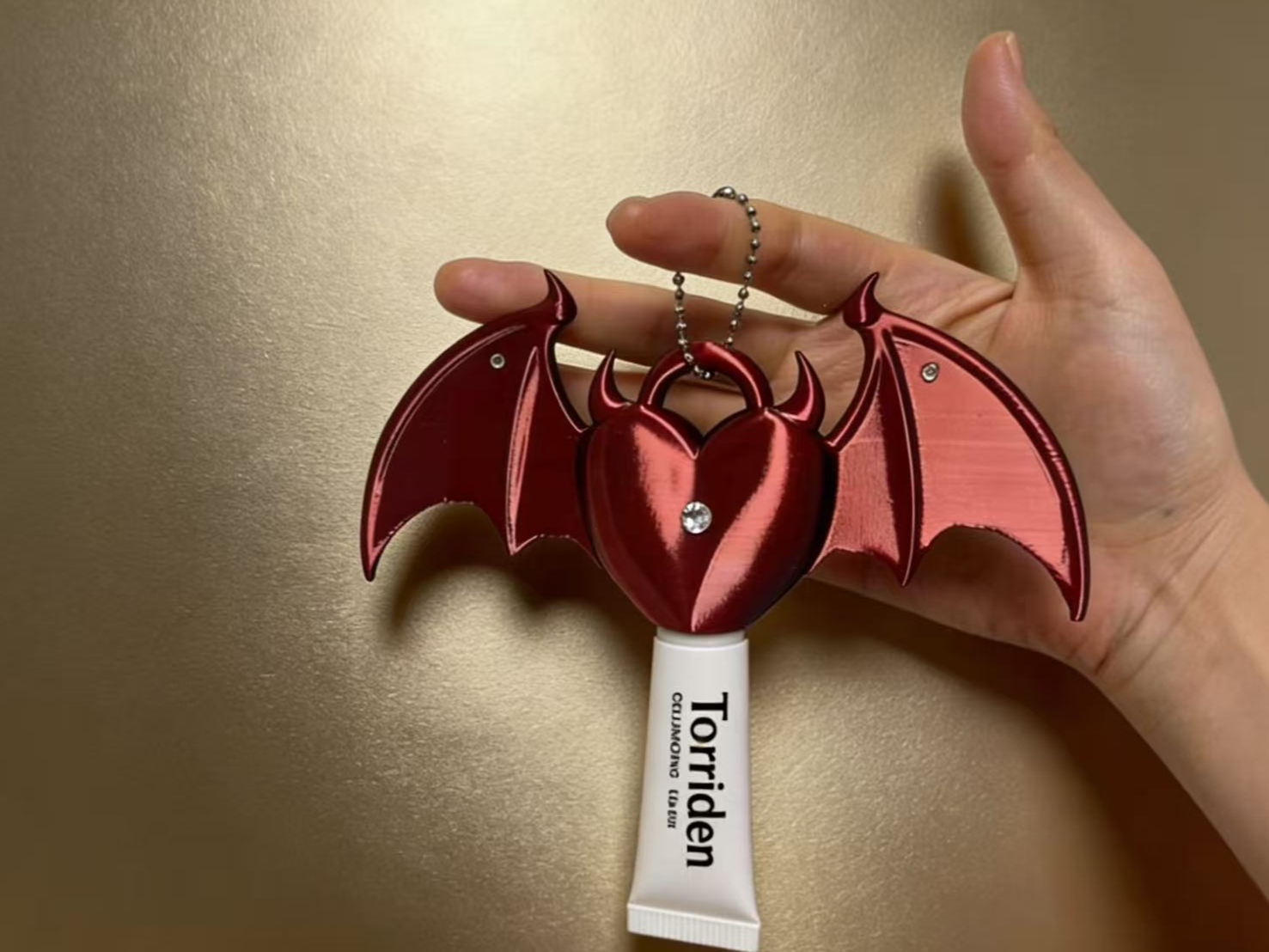 Miniatura 1 do modelo 3D 恶魔变身棒润唇膏挂件
