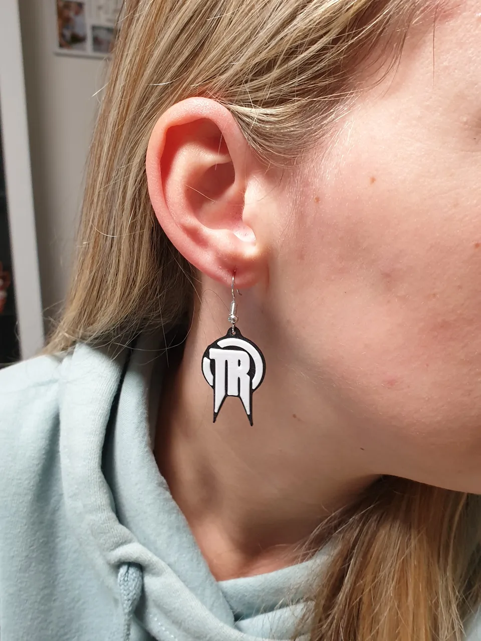 TRAKTOR earring + box view 3