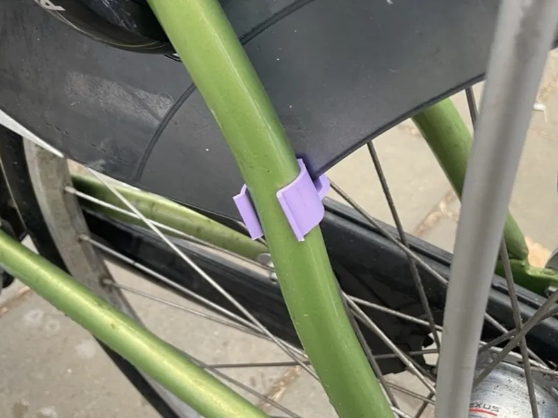 Dutch bicycle skirt guard clip D20mm
