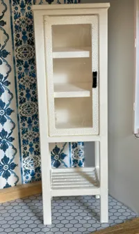 Meuble de rangement salle de bain pour maison de poupée (échelle 1:12) — photo 2