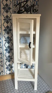 Meuble de rangement salle de bain pour maison de poupée (échelle 1:12) — photo 3