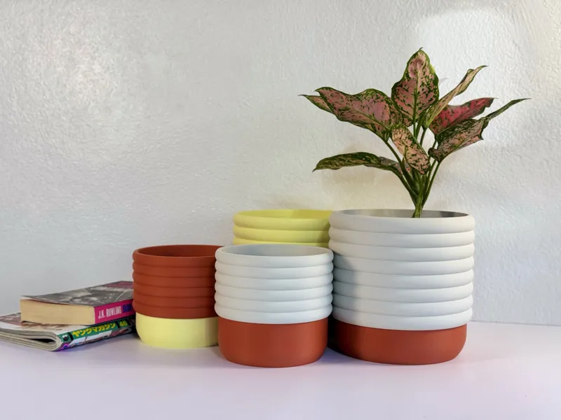 Nubo self-watering planter