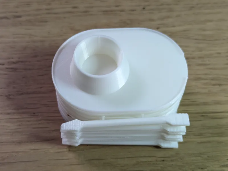 Stackable Epoxi Cup with spatula