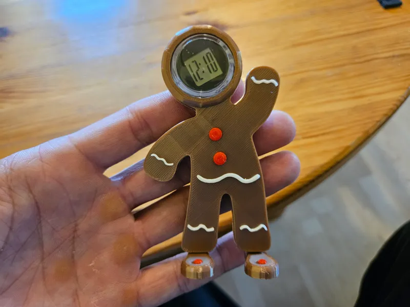 Kleine "Lebkuchenfigur" mit Uhr