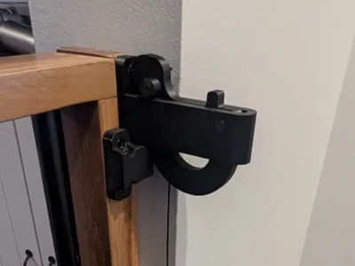 Gate latch with vertical T bar