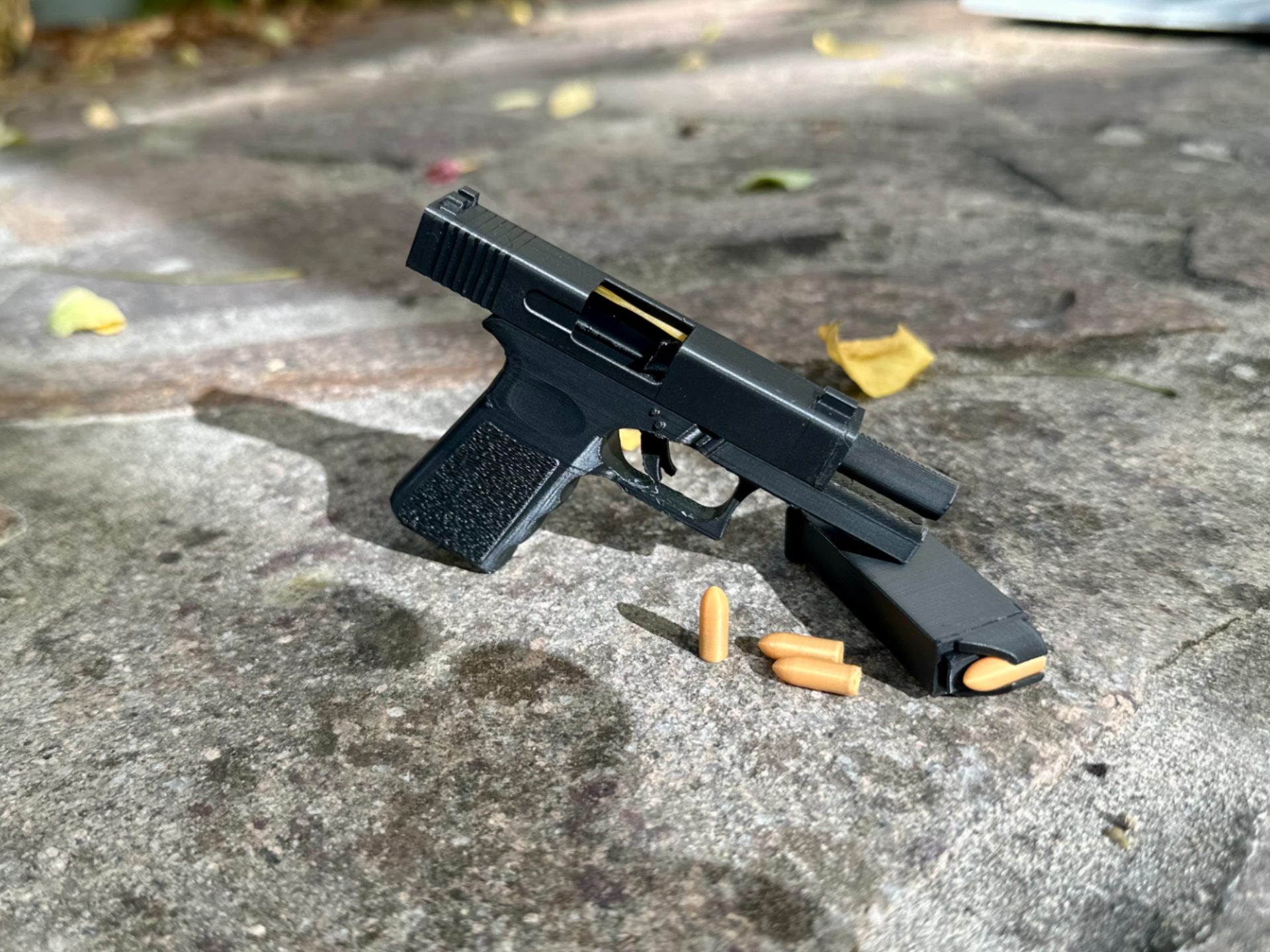 mini Glock with Shell ejection - 1