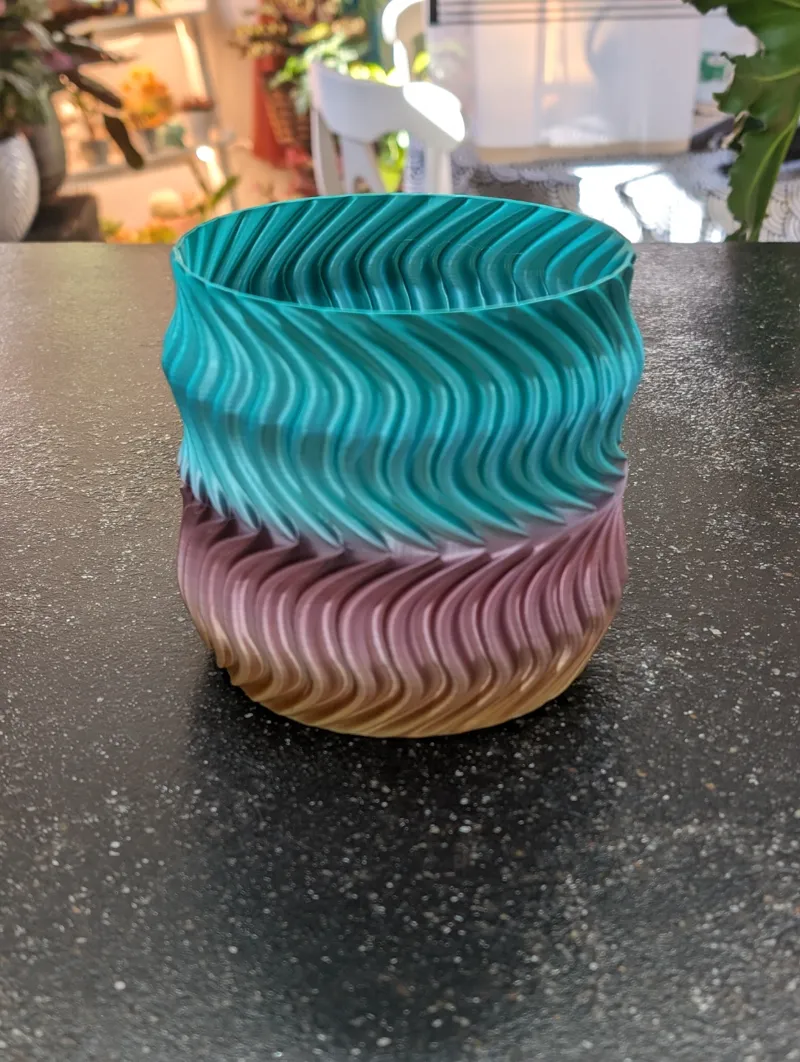 Curved Wave Planter