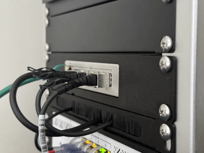 CRS305-1G-4S+IN 1U 10-inch mount