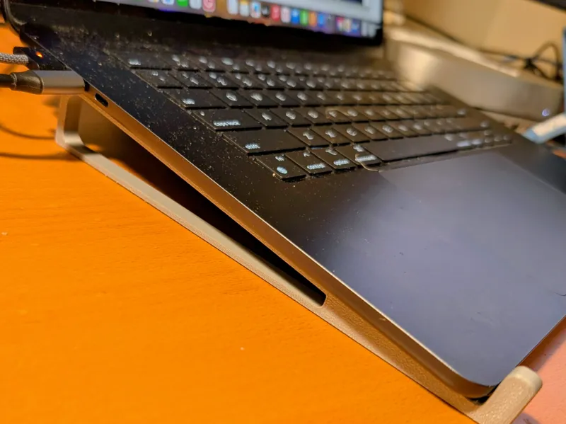 Maximum Laptop Stand