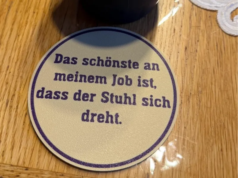 Tassenuntersetzer mit lustigem Spruch