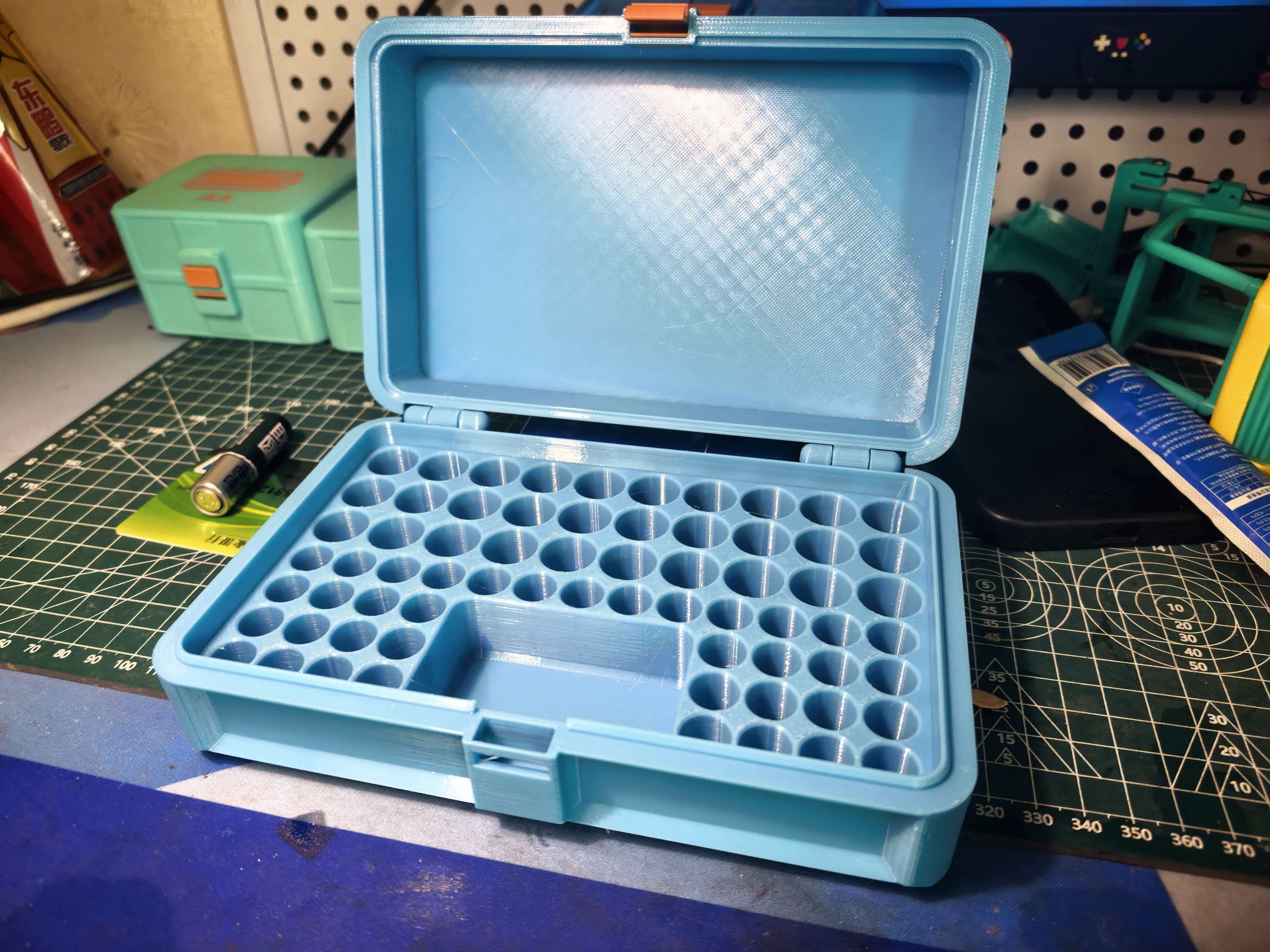 Miniatura 1 do modelo 3D 有大有小电池收纳盒