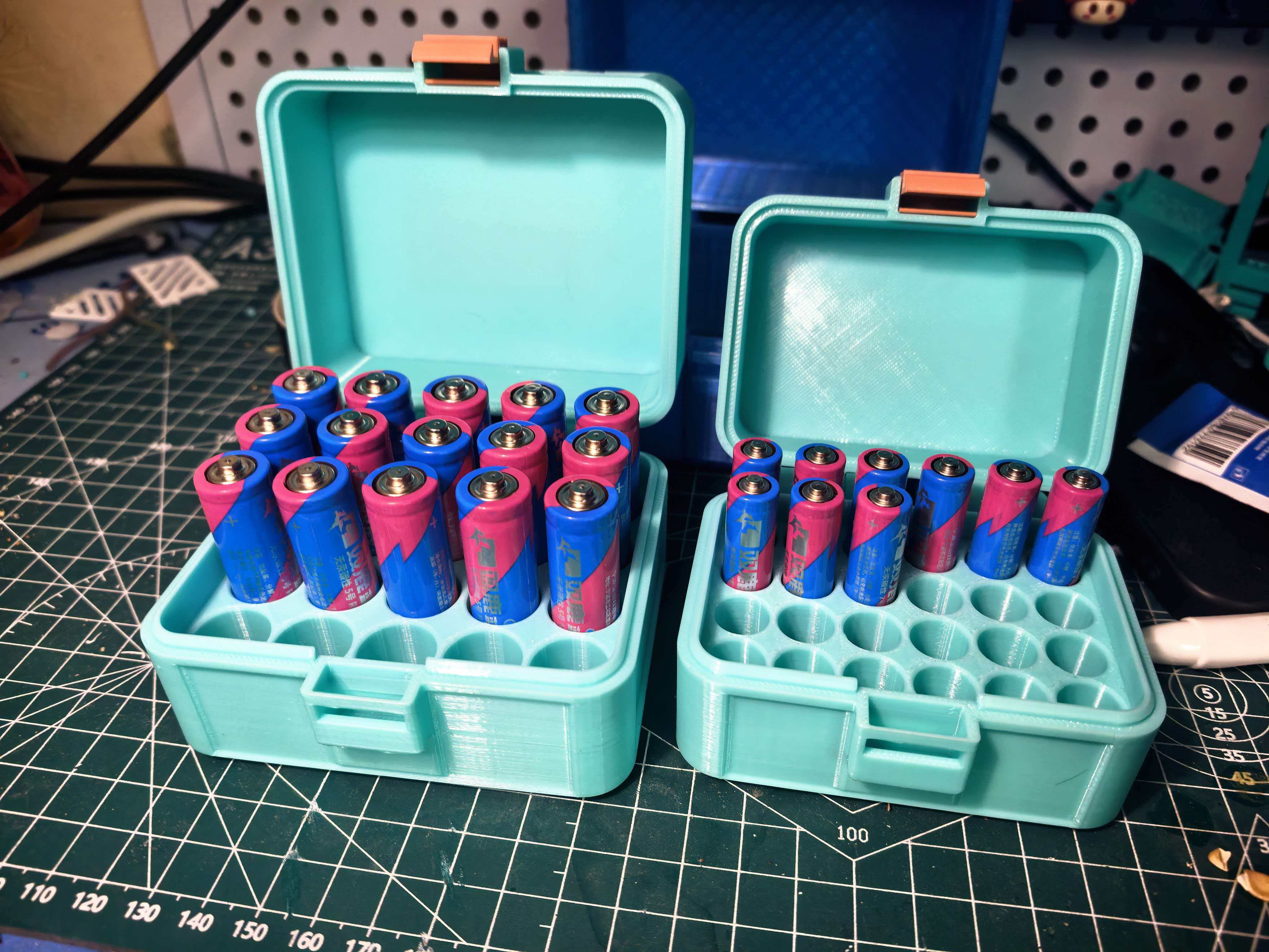 Miniatura 2 do modelo 3D 有大有小电池收纳盒