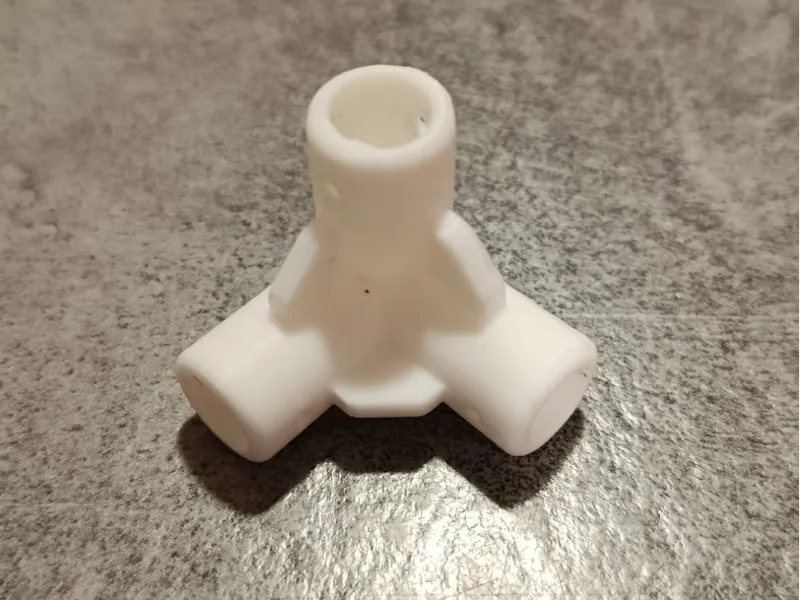 GIUNTO AD ANGOLO PER TUBO O ASTA DIAMETRO 8 MM.