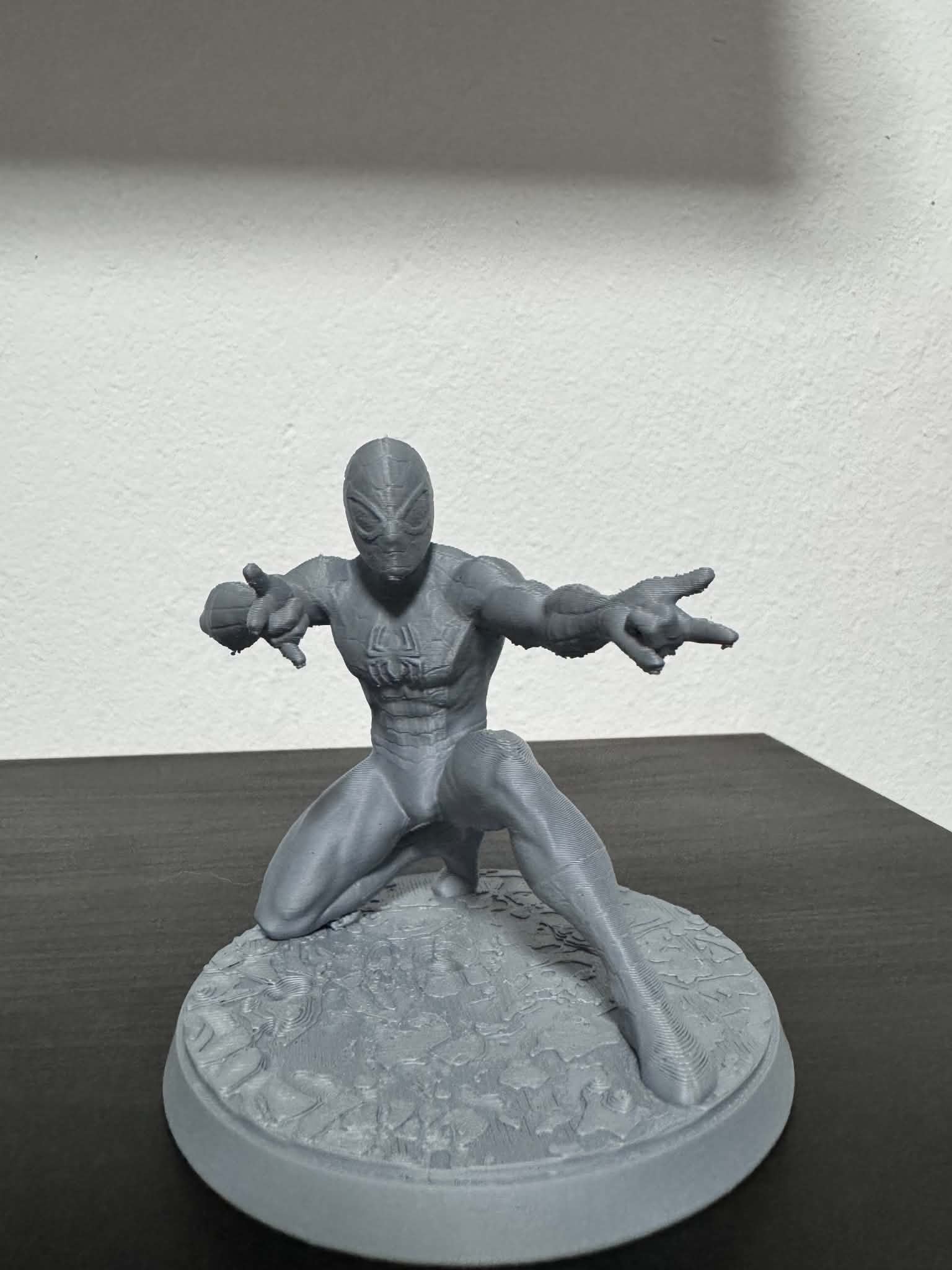 Pieza para disfraz o exhibición: Spider-Man – Dynamic Superhero Pose — vista de referencia 4