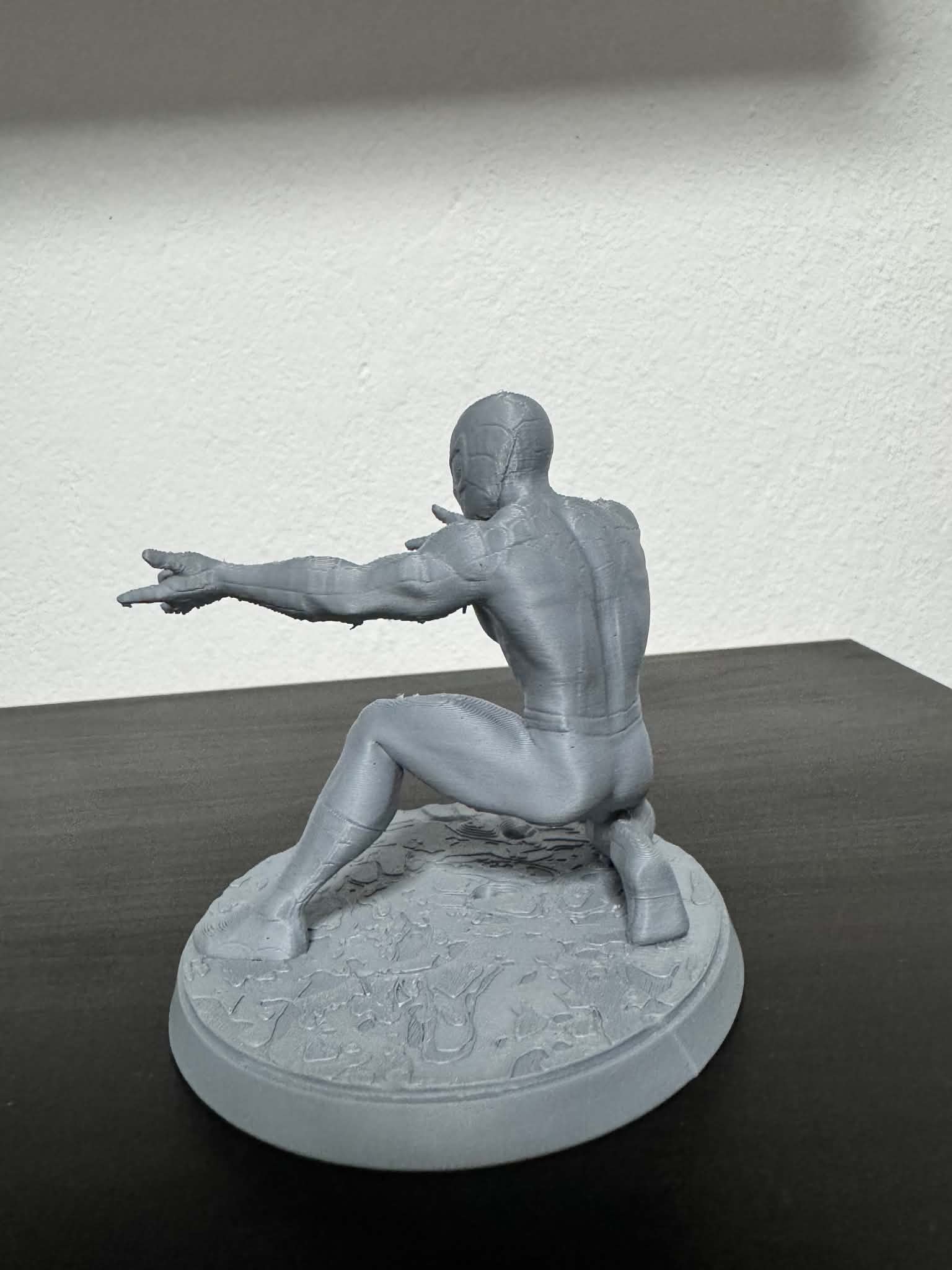 Pieza para disfraz o exhibición: Spider-Man – Dynamic Superhero Pose — vista de referencia 3