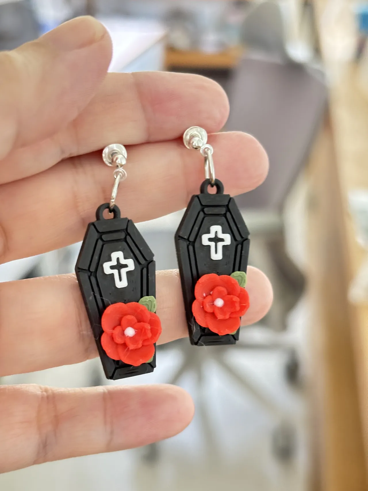 Coffin of the Scarlet Bloom earring view 3