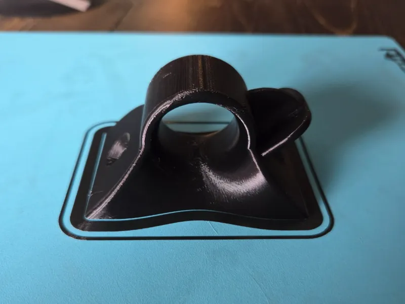CPAP/BYPAP air hose guide / mask holder
