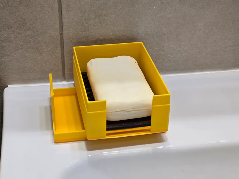 Soap box with drainage