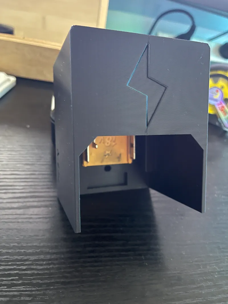 Makita 18v battery power supply box shield