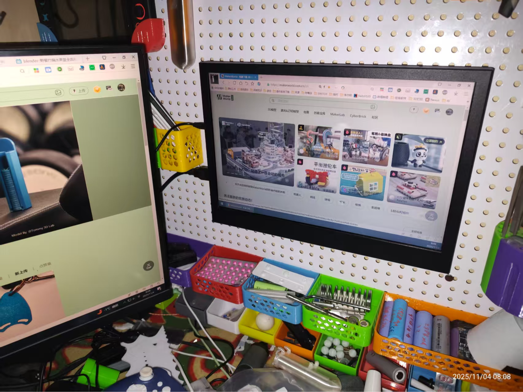 Miniatura 1 do modelo 3D 洞洞板显示屏挂架