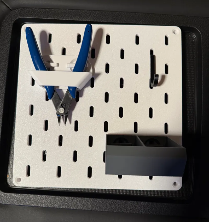 Customizable Skadis Pegboard