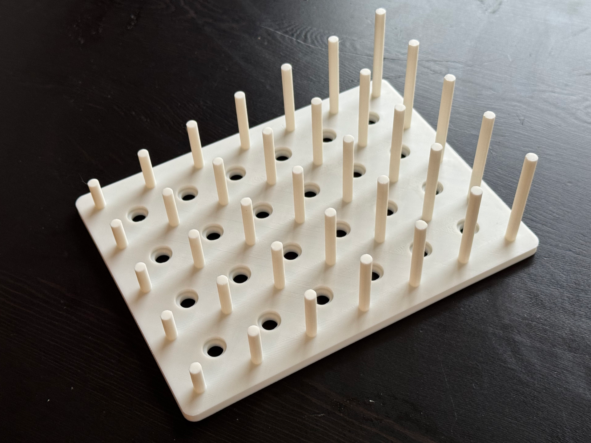 Parametric Peg Rack with Variable Height Pegs