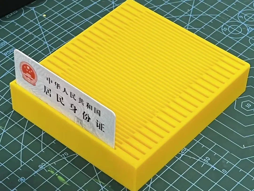 Miniatura 1 do modelo 3D 银行卡身份证收纳盒