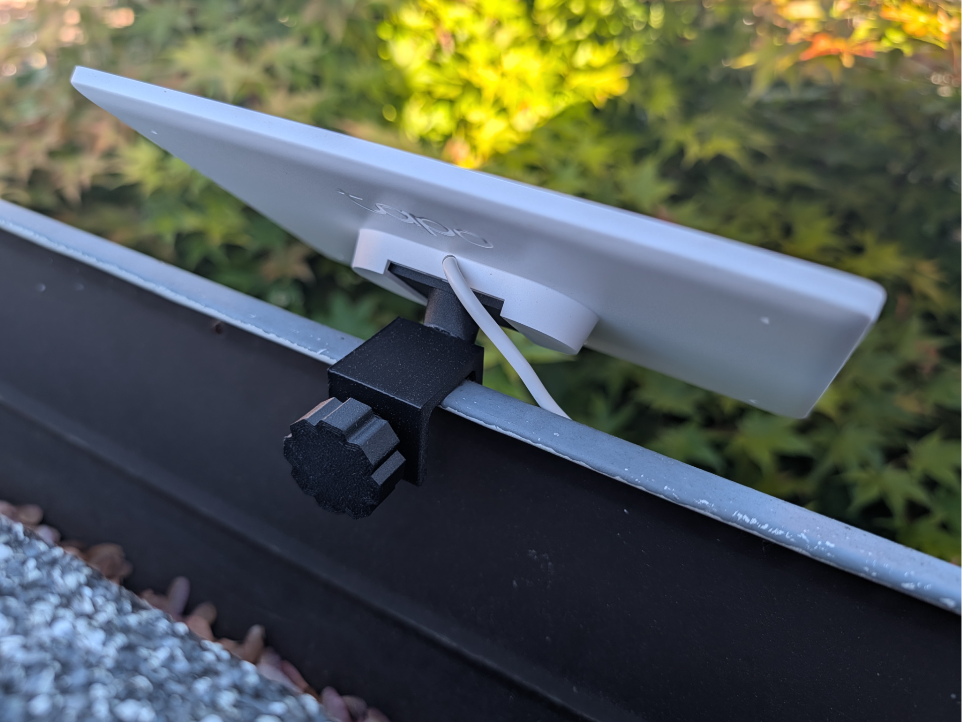 Miniatura 1 do modelo 3D Tapo Solar Panel Gutter Mount