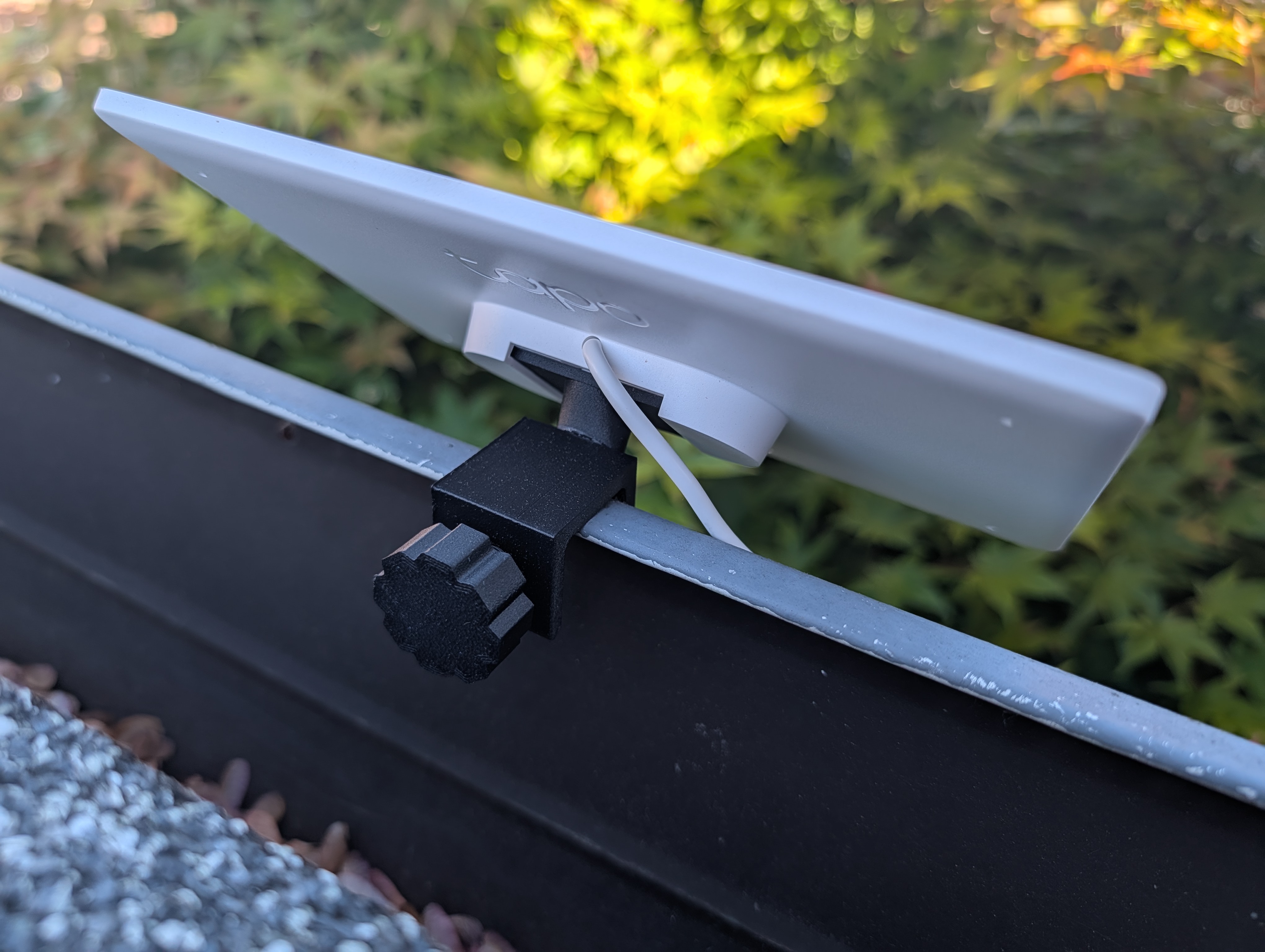 Miniatura 2 do modelo 3D Tapo Solar Panel Gutter Mount