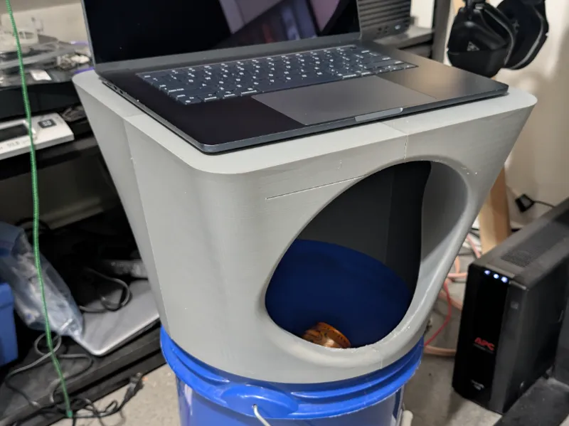 Lowes Bucket Desk – 5 Gallon Laptop Work Surface