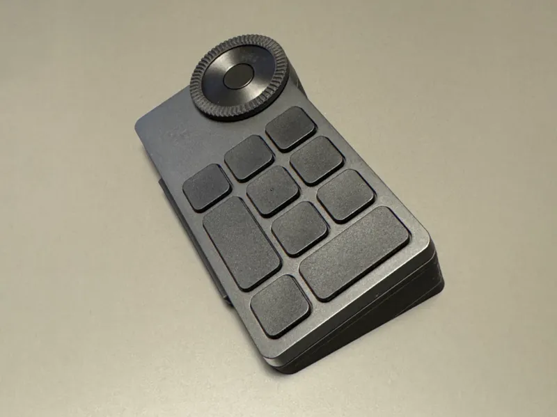 XPPen Wireless Shortcut Remote Tilted Stand