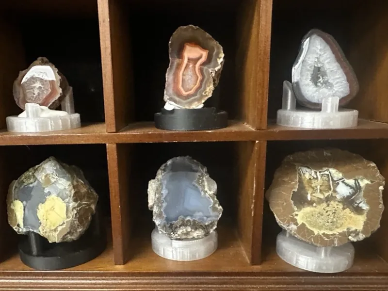 Rock or Mineral Specimen Display Stand - Round